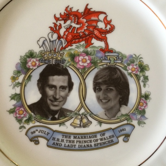 Queen Anne China Commemorative Marriage Plate of Prince Charles and Diana - Picture 2 of 5